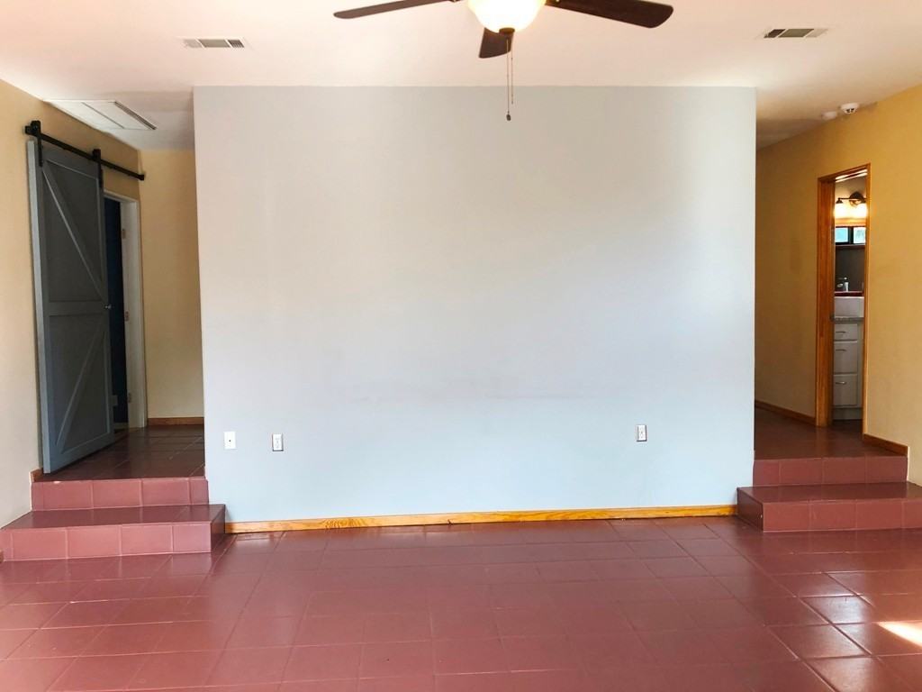 2202 E Side Dr - Photo 4 of 30