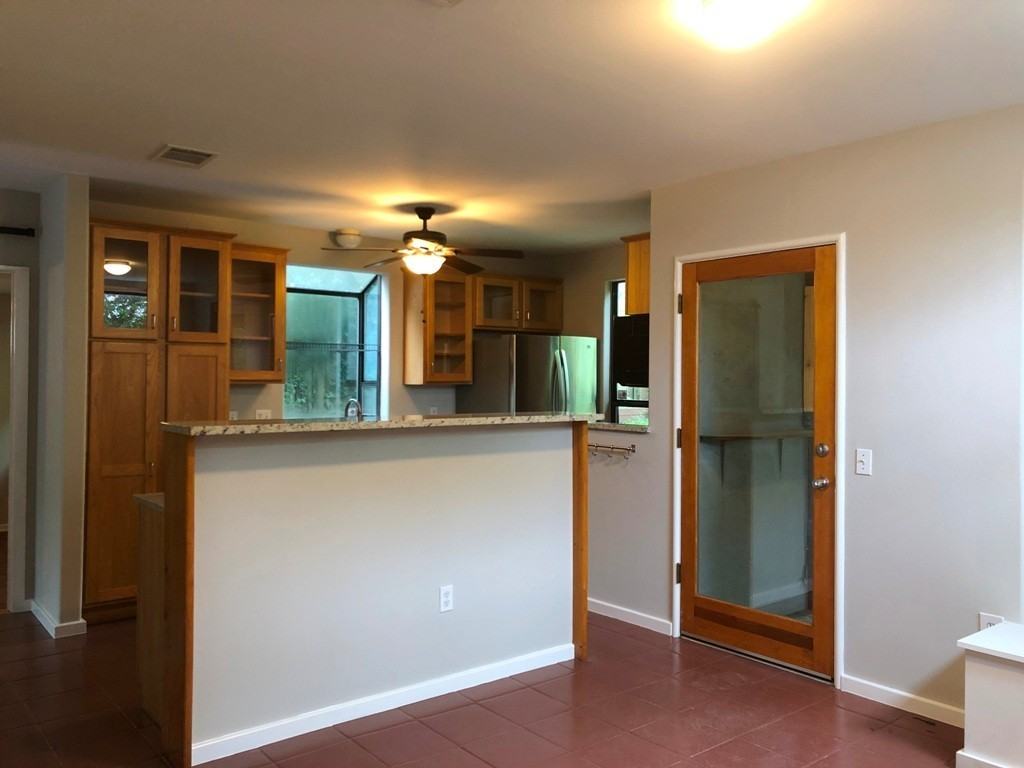 2202 E Side Dr - Photo 6 of 30