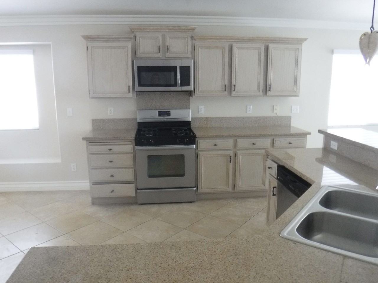 1400 Dragon Rock Dr - Photo 2 of 14