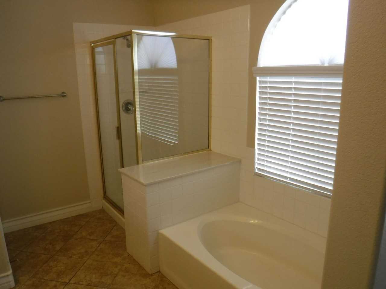 1400 Dragon Rock Dr - Photo 7 of 14