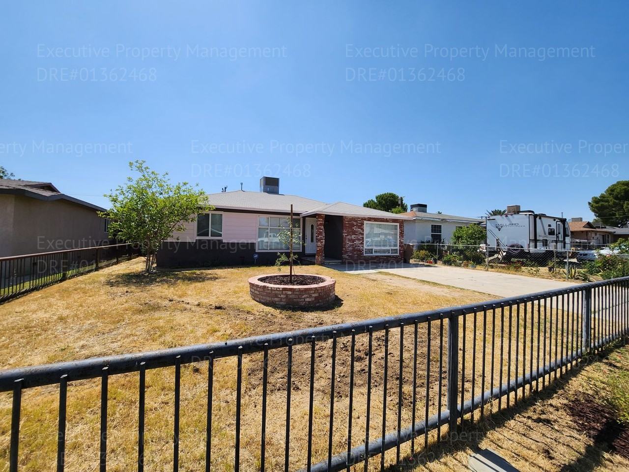 420 Larry St - Photo 2 of 27