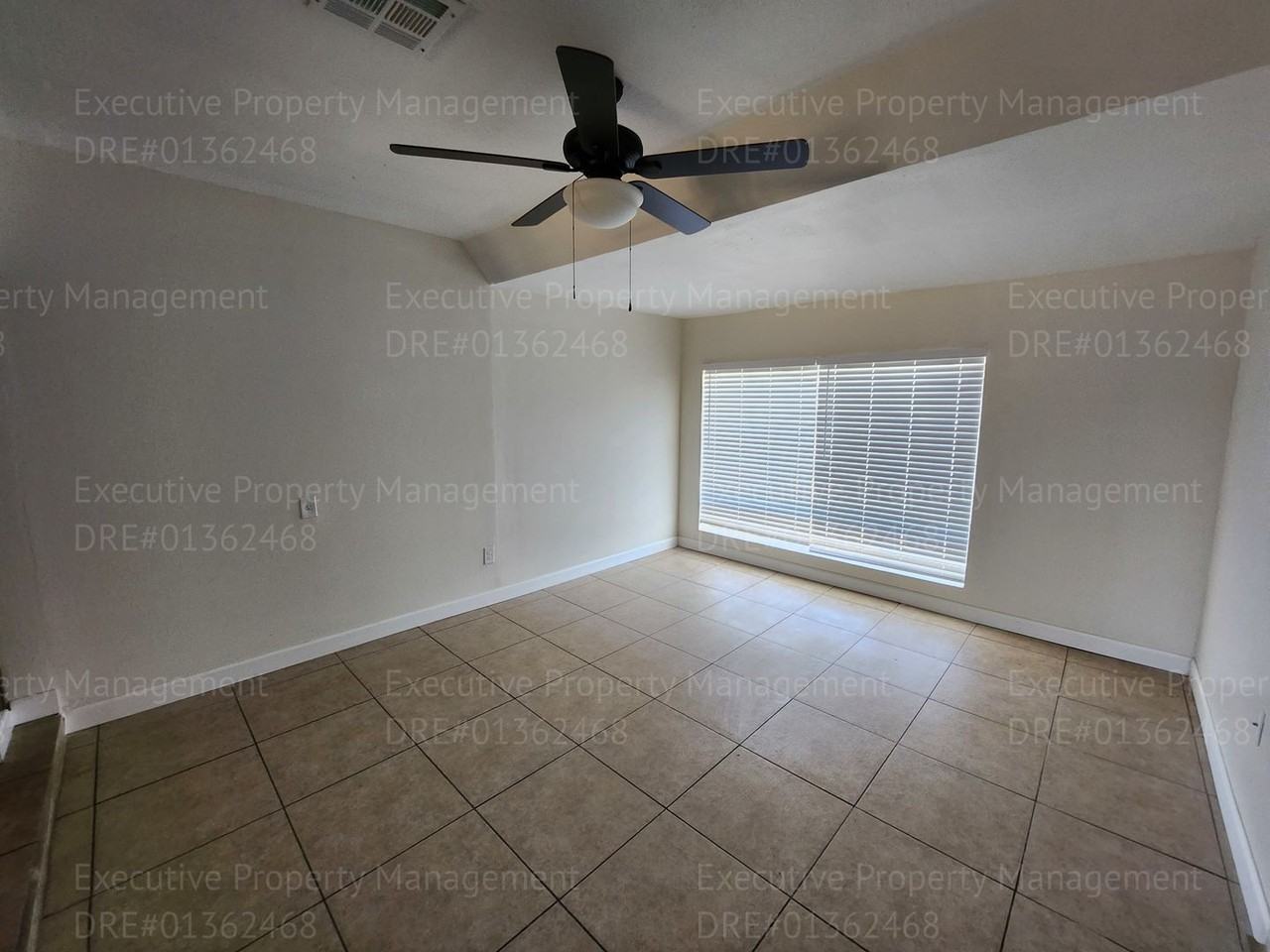 420 Larry St - Photo 7 of 27