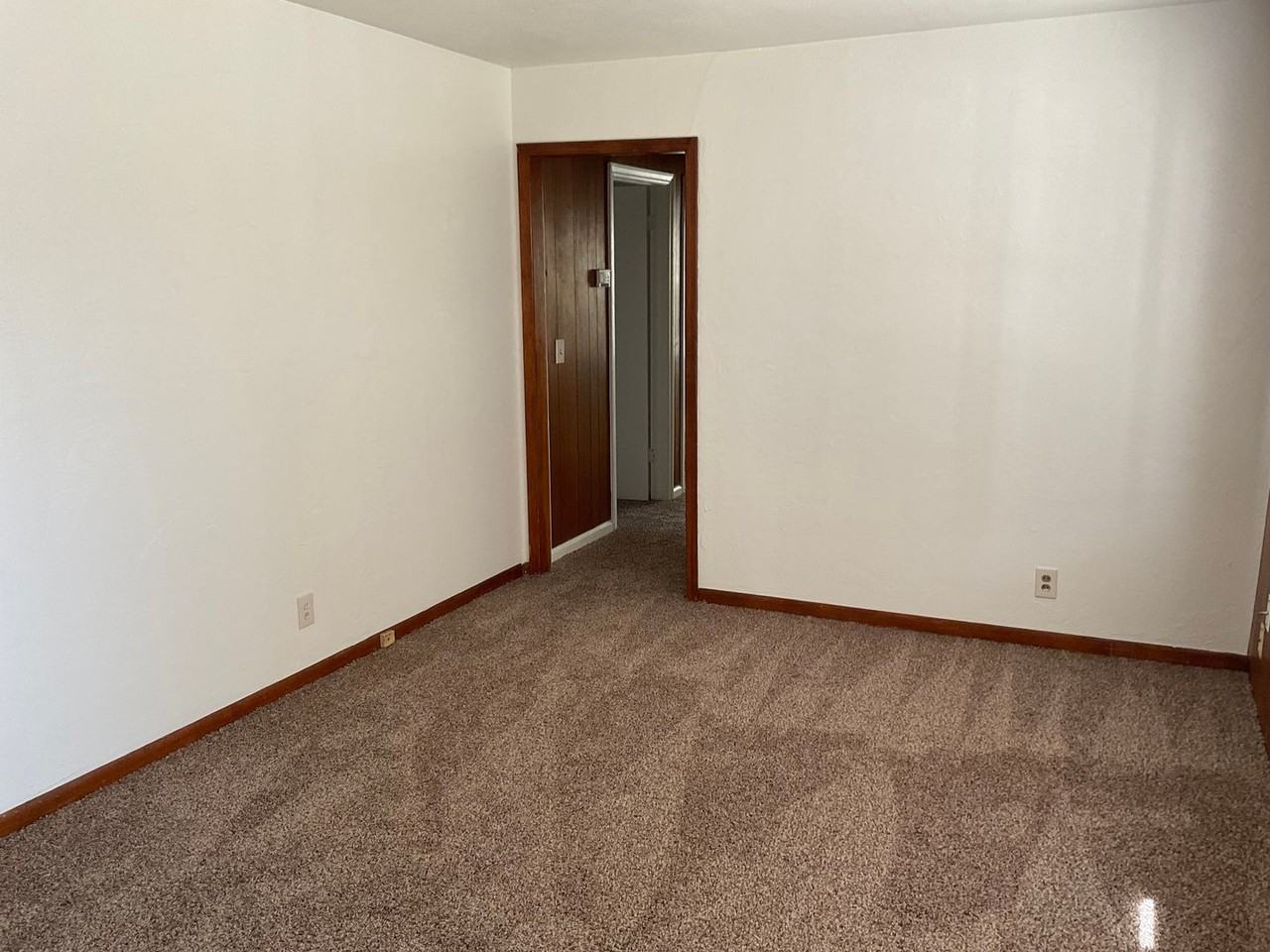 1408 Oelke Dr - Photo 2 of 11