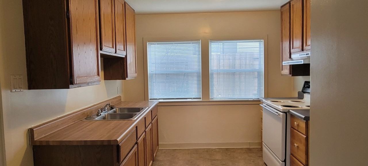 1274 Orange Ave - Photo 4 of 10