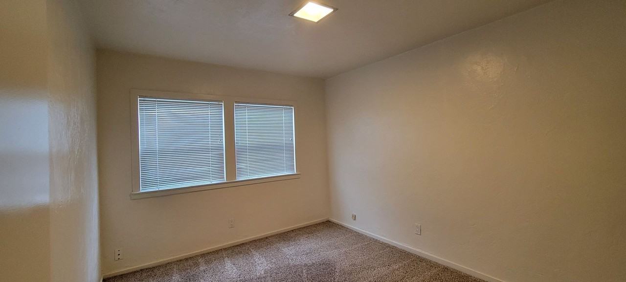 1274 Orange Ave - Photo 6 of 10