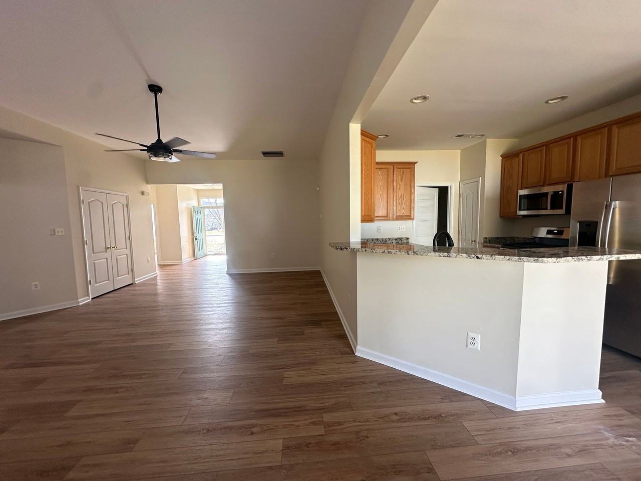 126 Shumard Ct - Photo 5 of 17