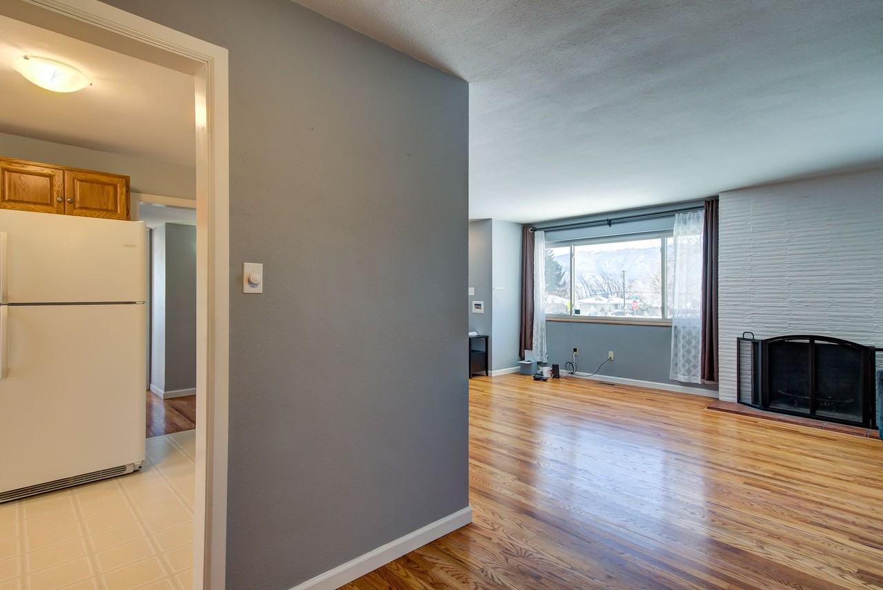 1003 N Meade Ave - Photo 7 of 26