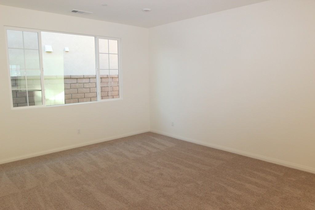 3694 S Green Ave - Photo 7 of 20