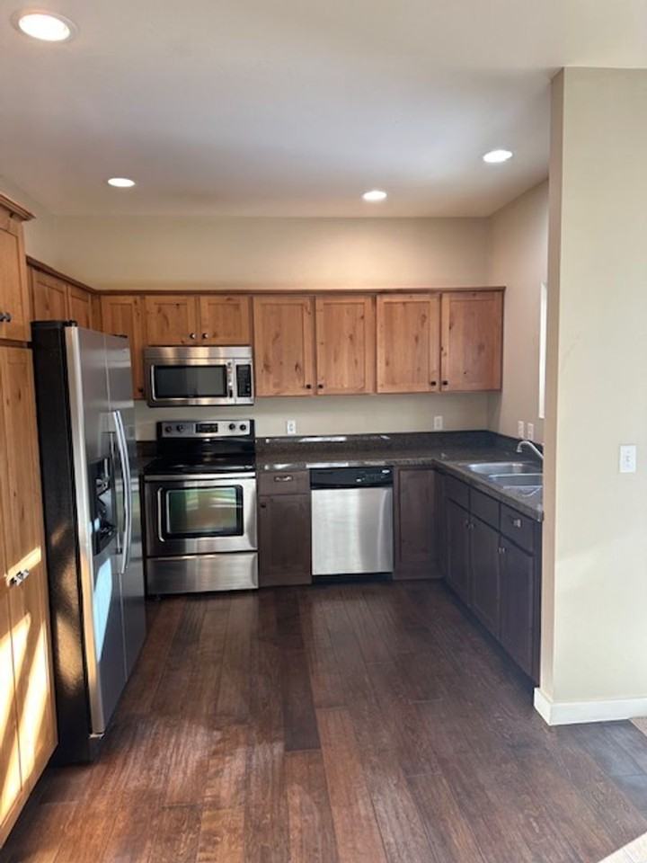 125 Donna Ave #F - Photo 3 of 18