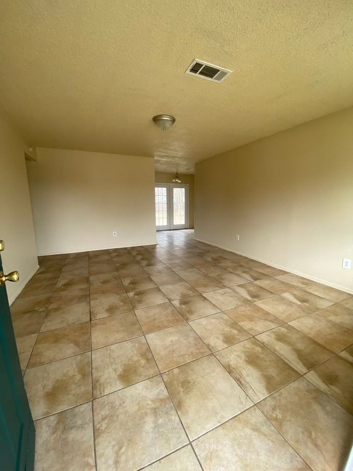 1130 Flat Rock Cir - Photo 2 of 7