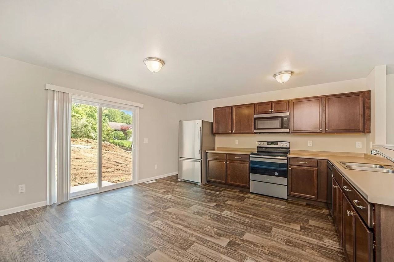 1043 Kenny Brook Ln - Photo 2 of 17