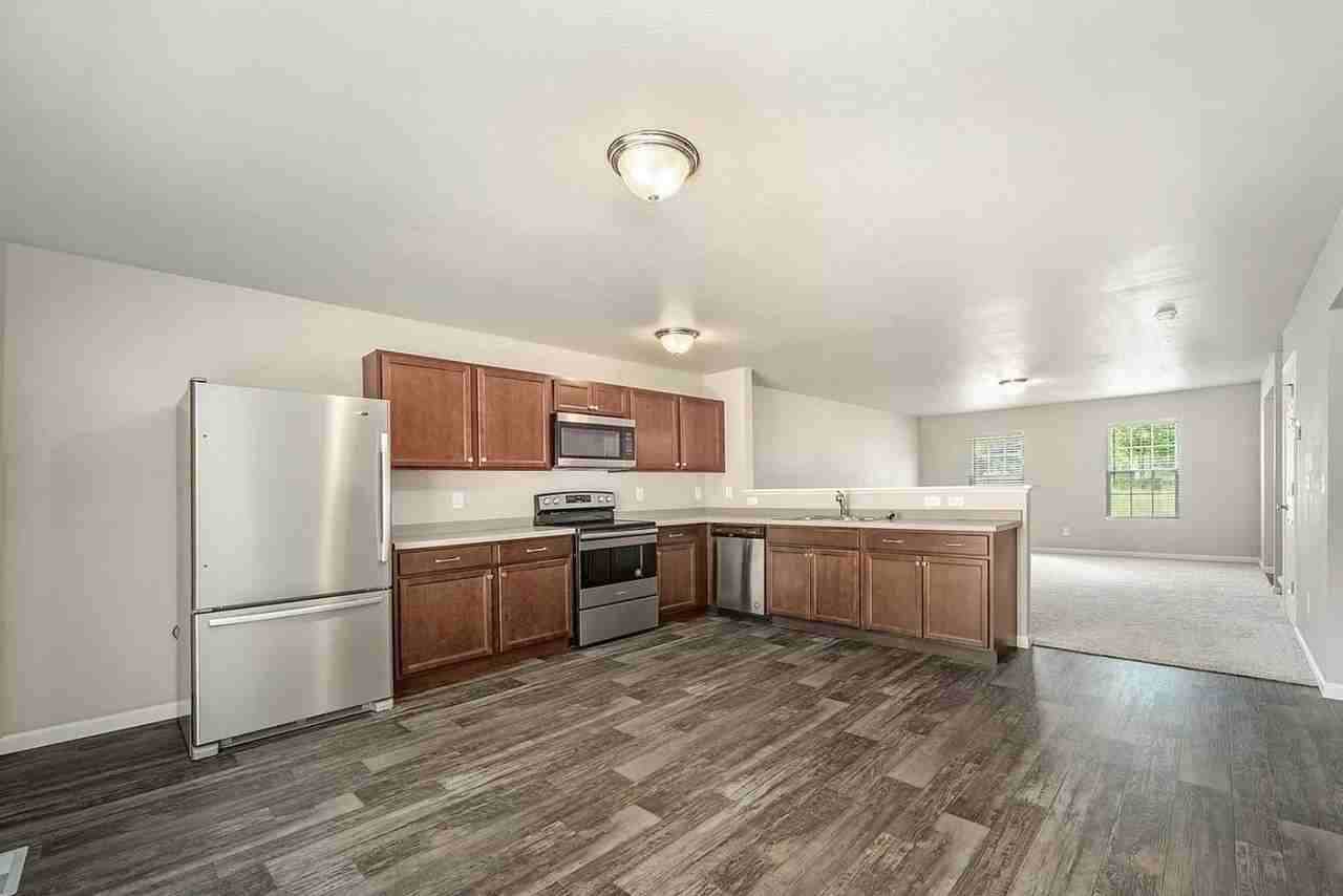 1043 Kenny Brook Ln - Photo 3 of 17