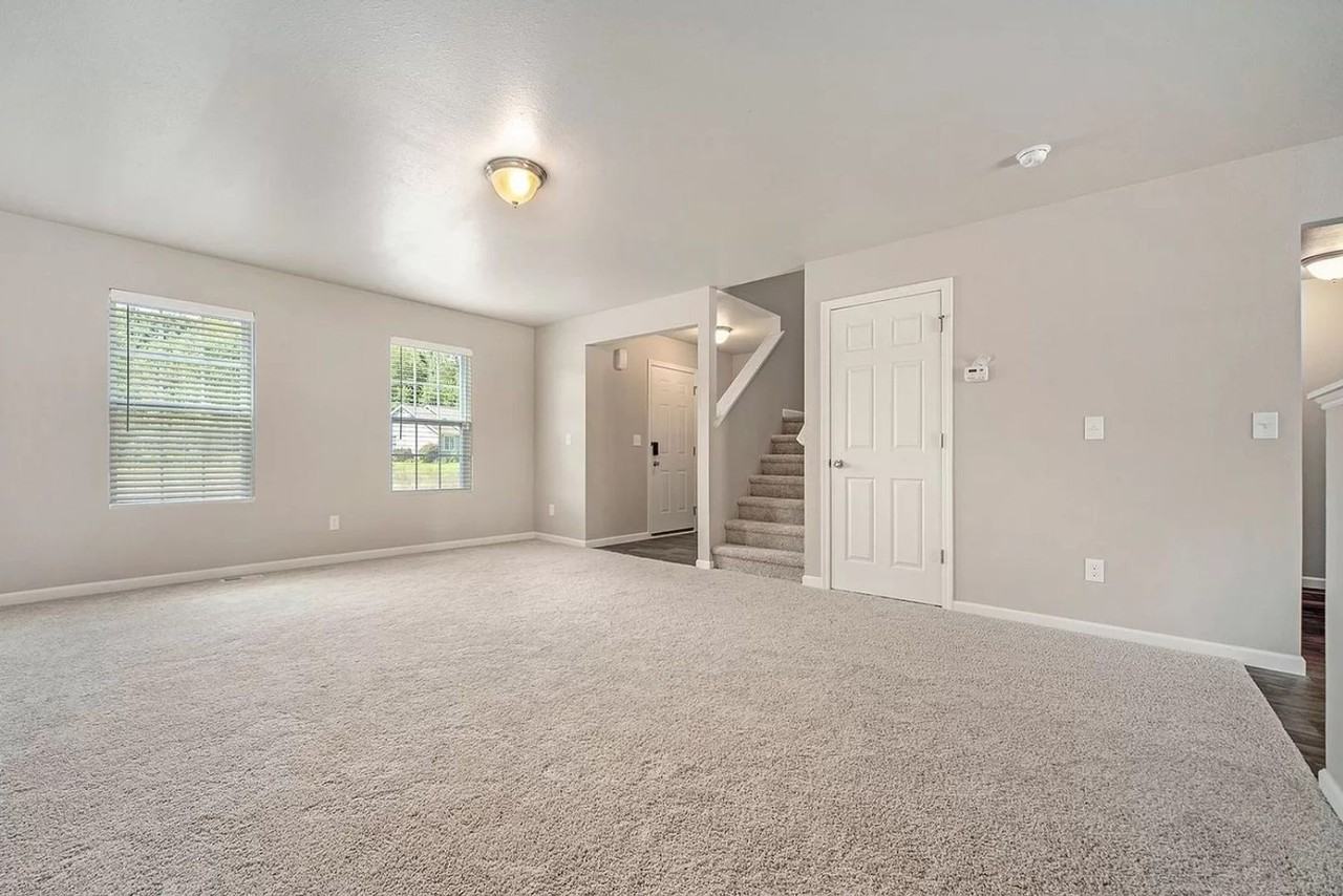 1043 Kenny Brook Ln - Photo 5 of 17