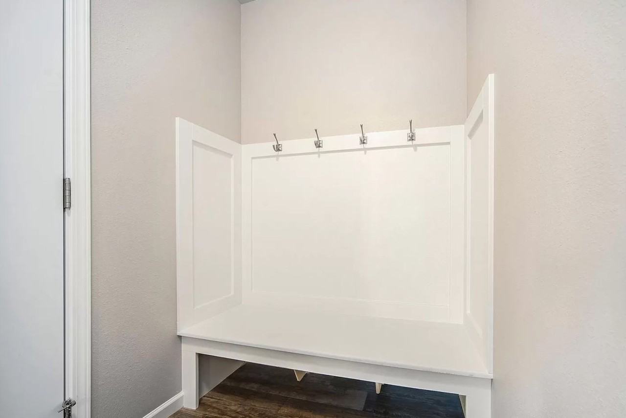 1043 Kenny Brook Ln - Photo 6 of 17