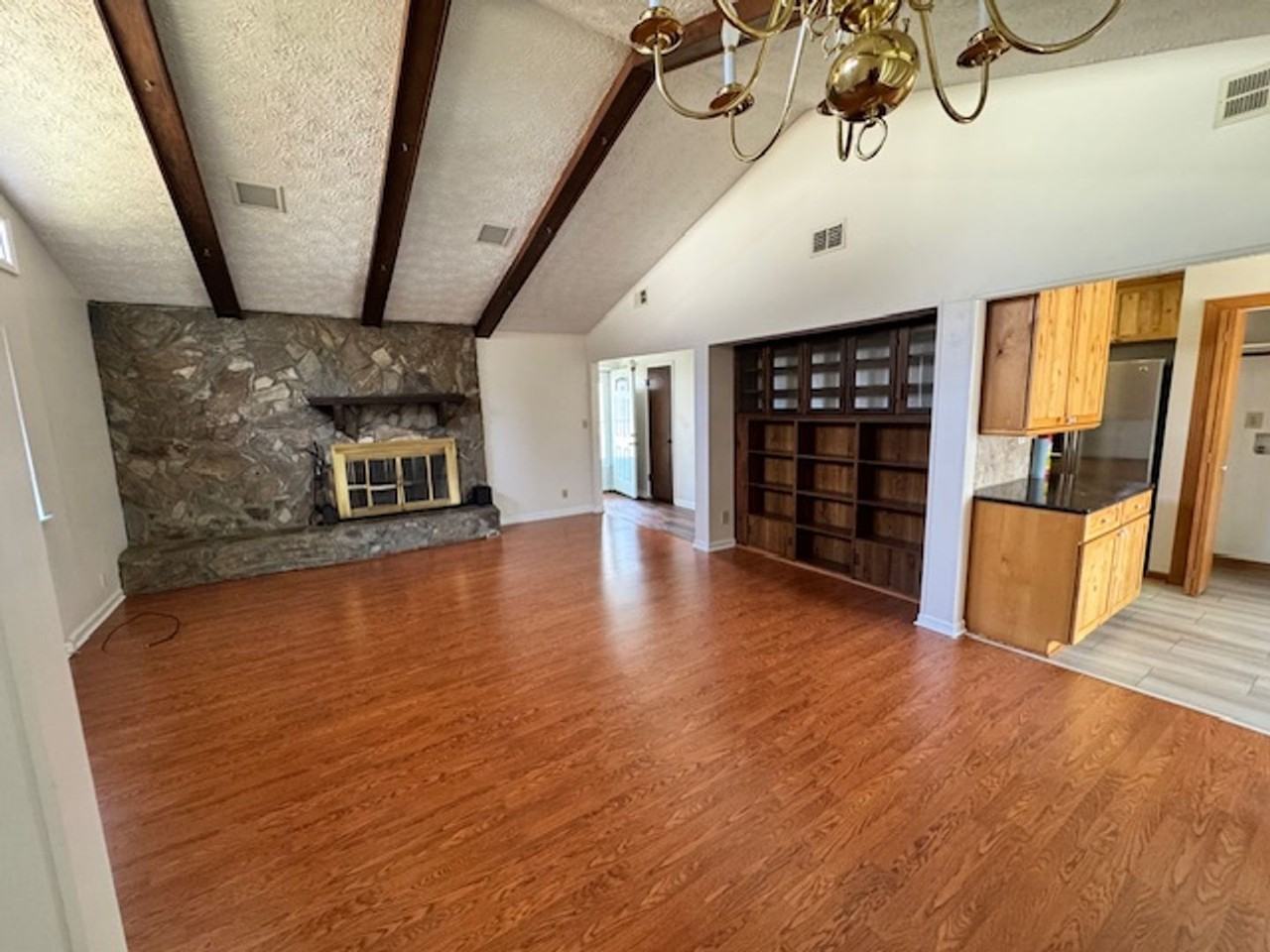 105 N Lake Dr - Photo 4 of 13