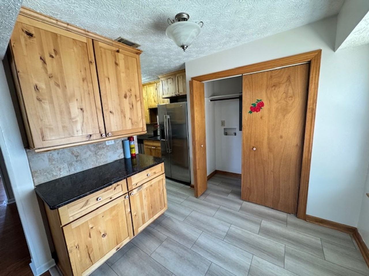 105 N Lake Dr - Photo 7 of 13