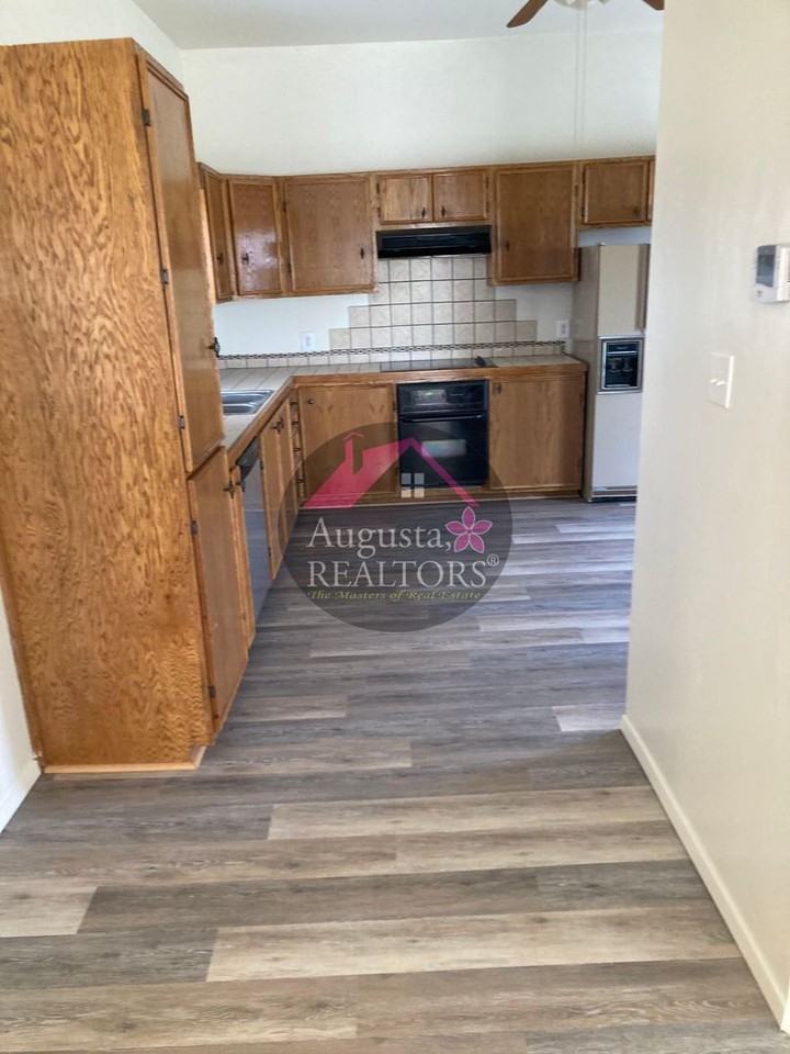 129 East St - Photo 2 of 5