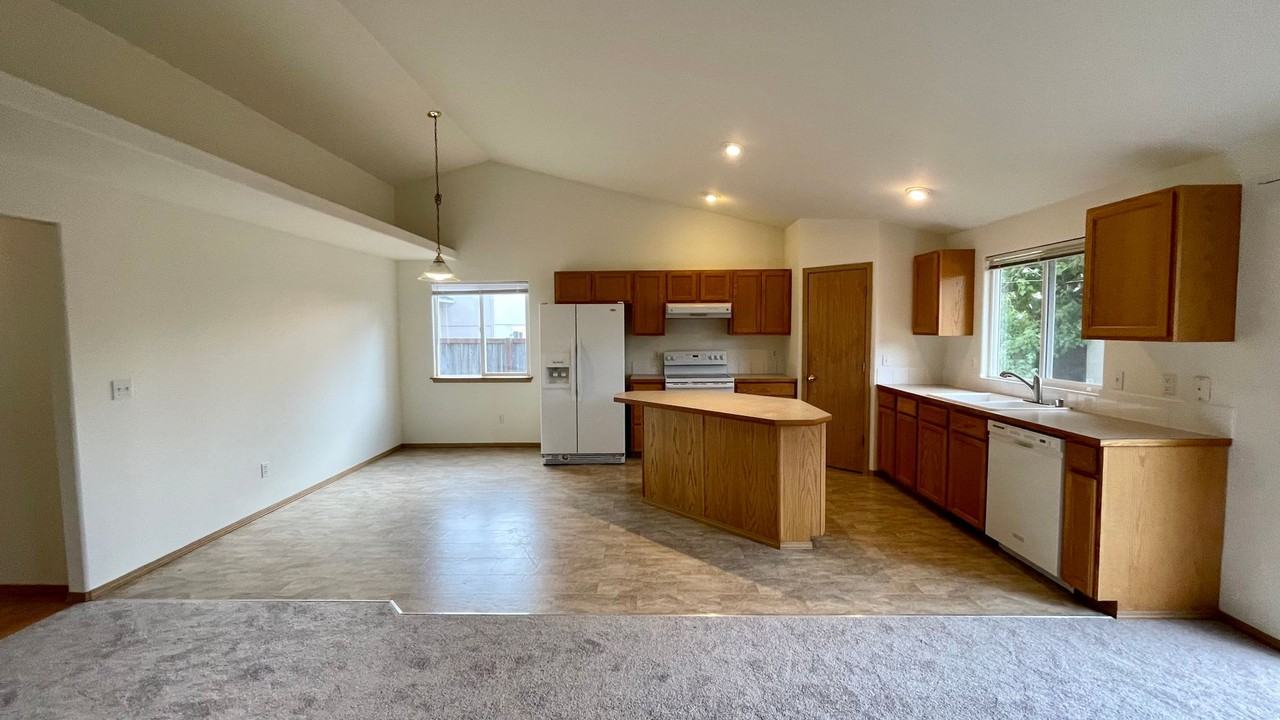 9808 Ramsay Dr Se - Photo 3 of 15