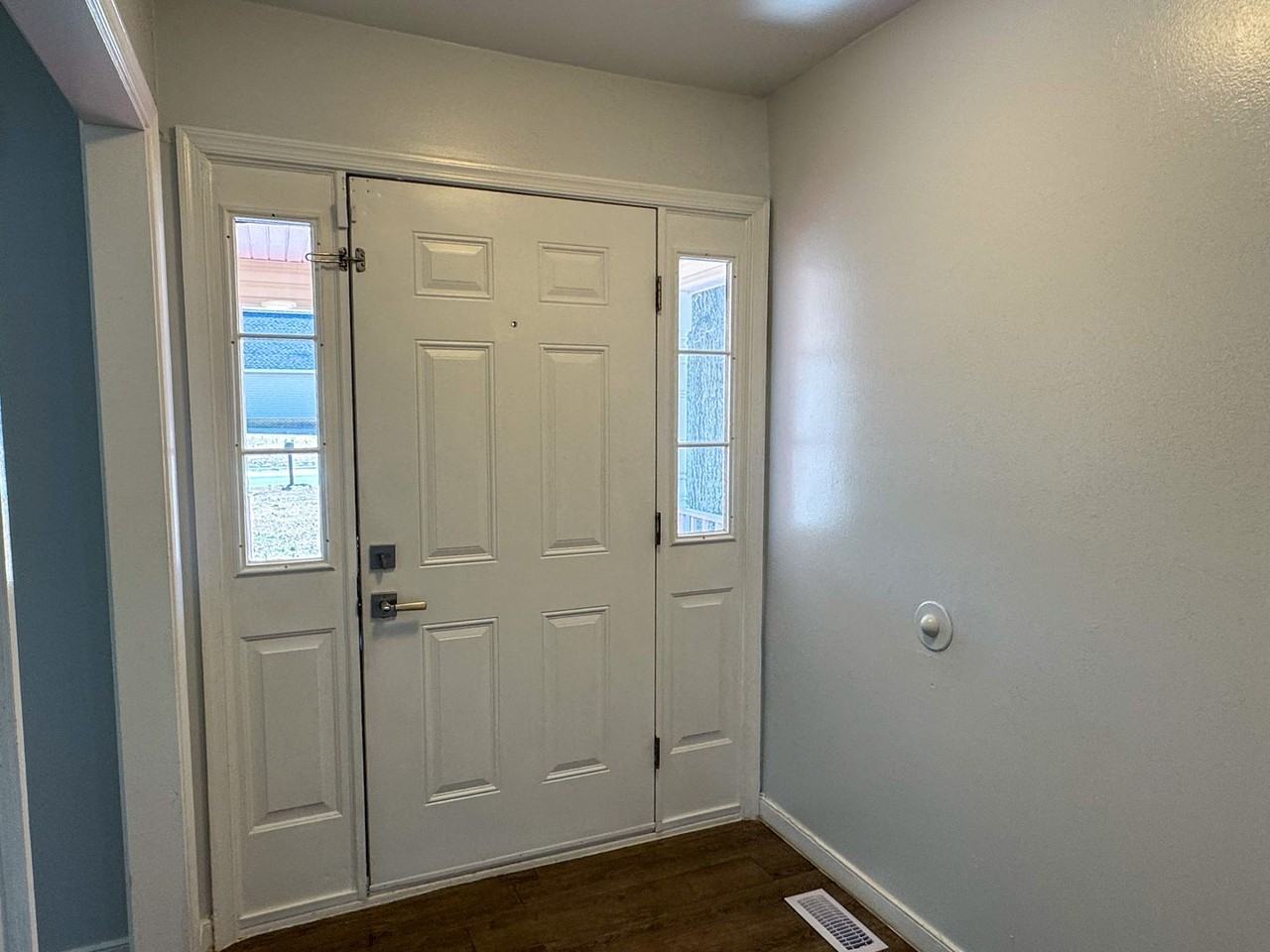 24502 Lake Dr - Photo 4 of 37