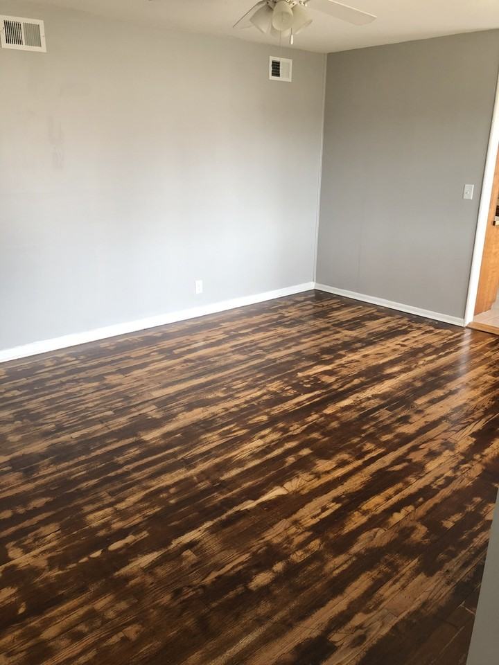 255 Dwight Ct - Photo 2 of 14