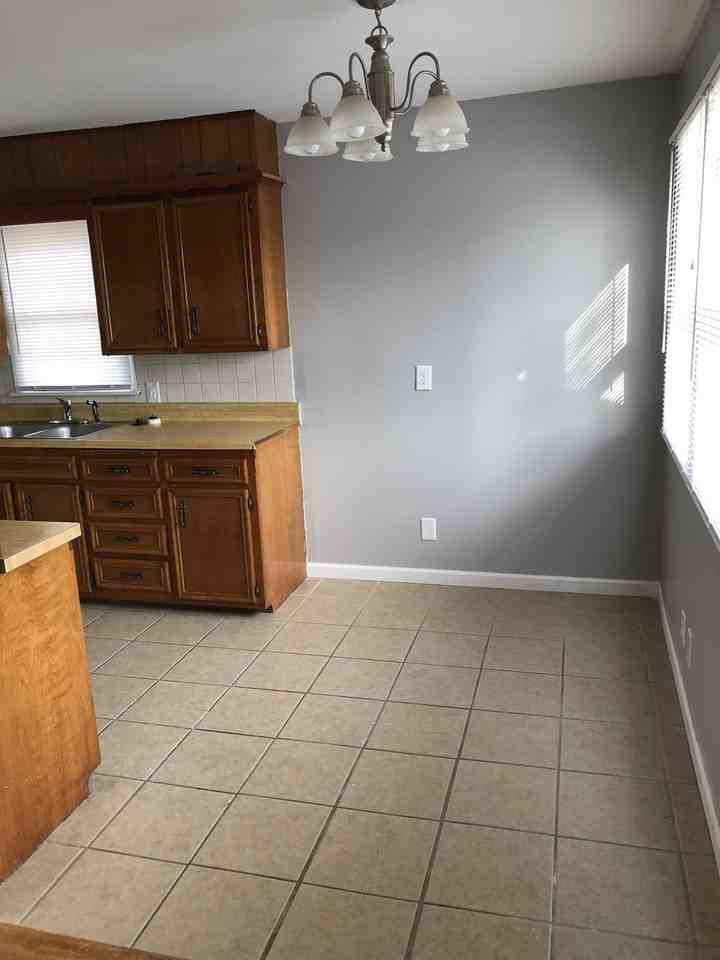 255 Dwight Ct - Photo 3 of 14