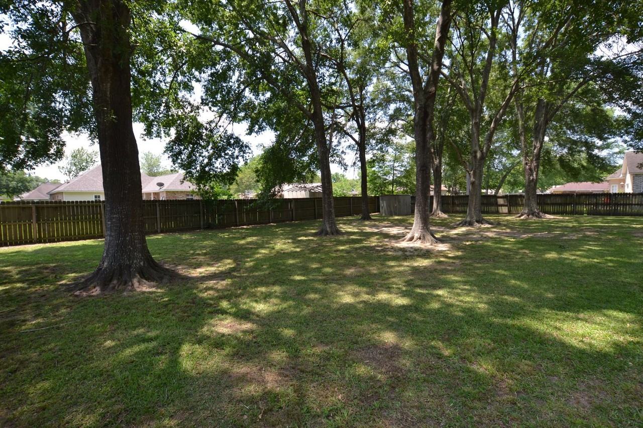 2214 Alice St - Photo 4 of 33