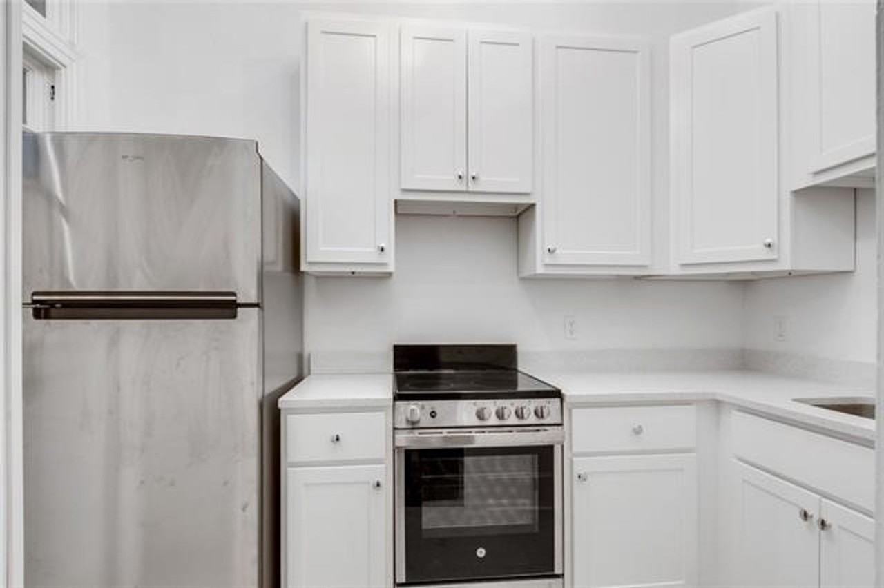 605 Royal St - Photo 5 of 5