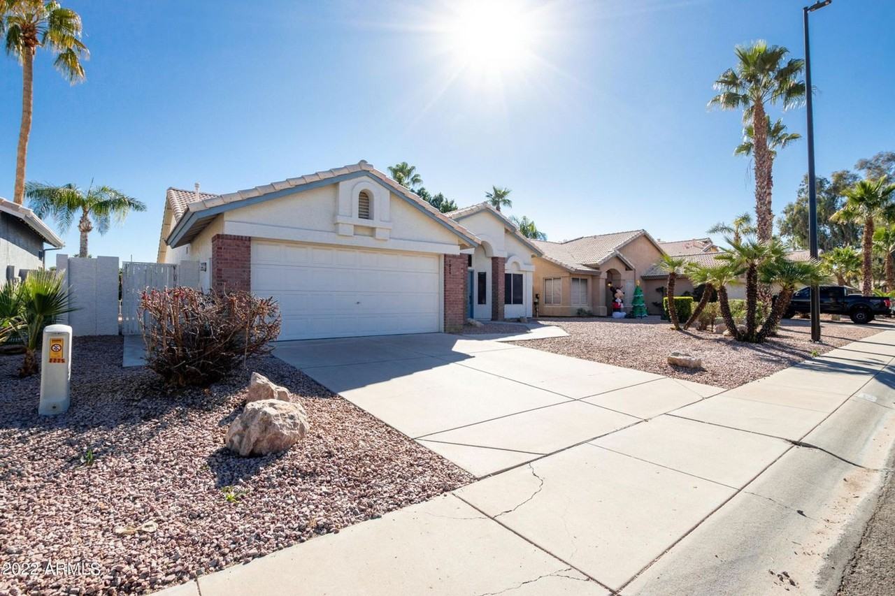 1225 E Artesian Way - Photo 2 of 24