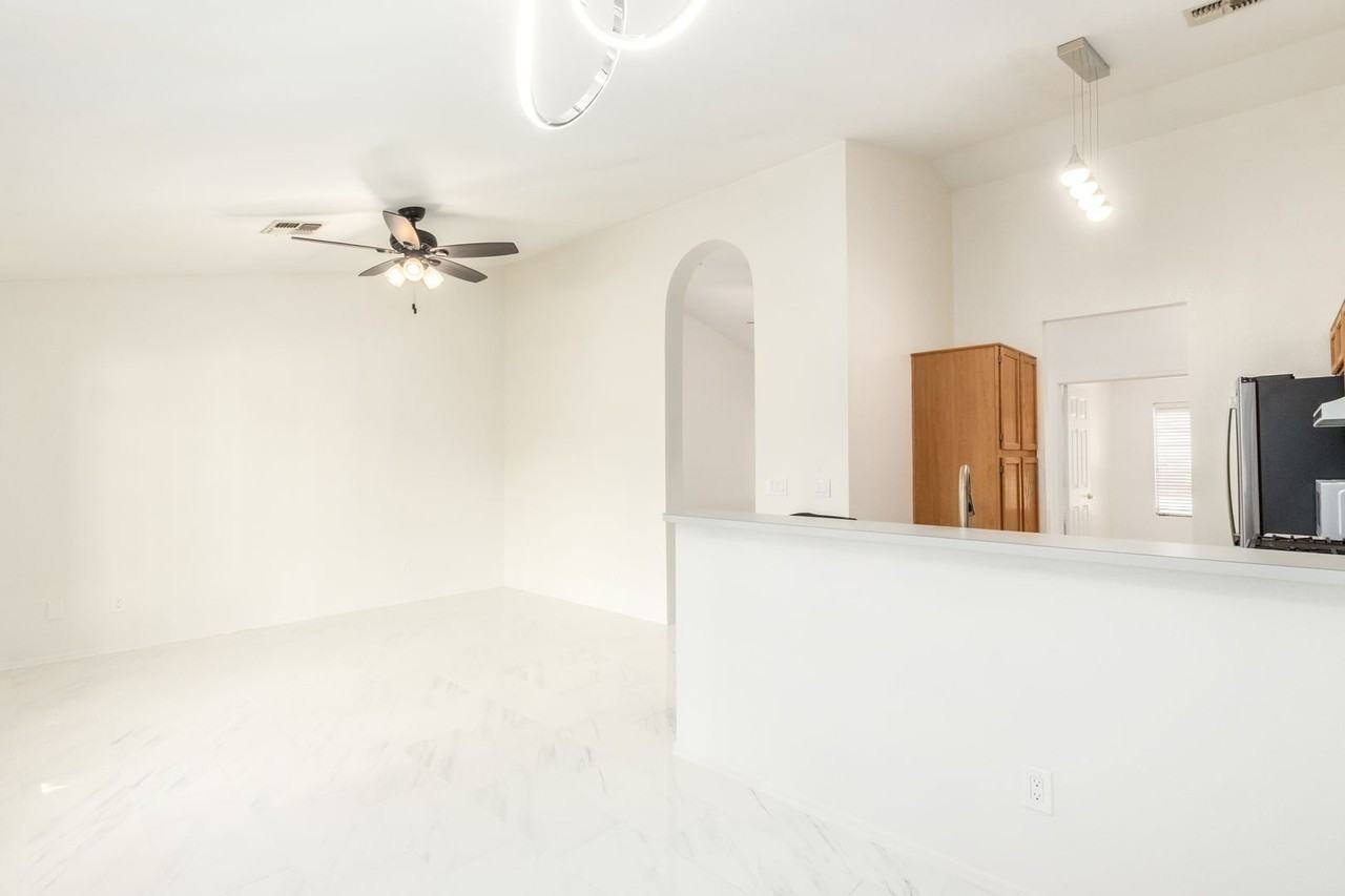 1225 E Artesian Way - Photo 6 of 24