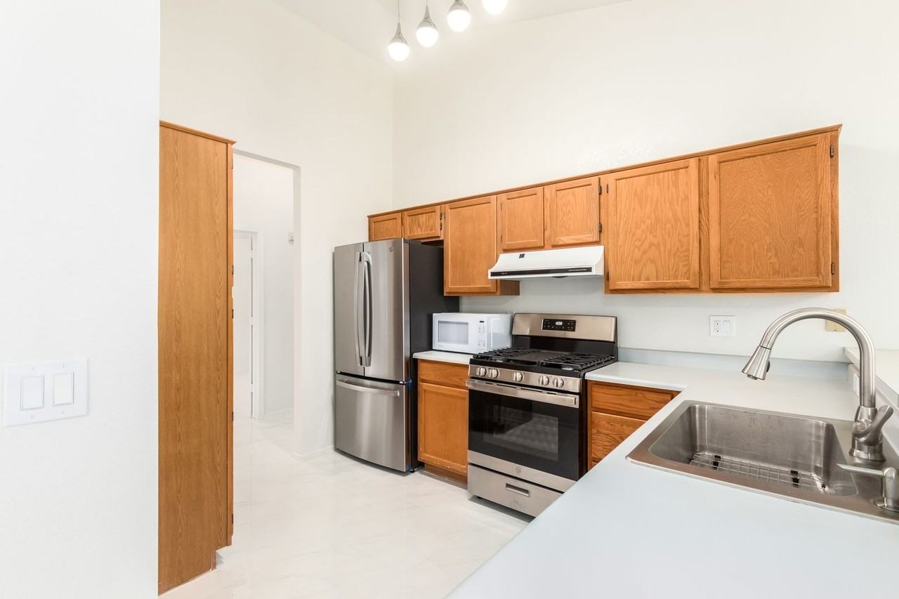 1225 E Artesian Way - Photo 7 of 24