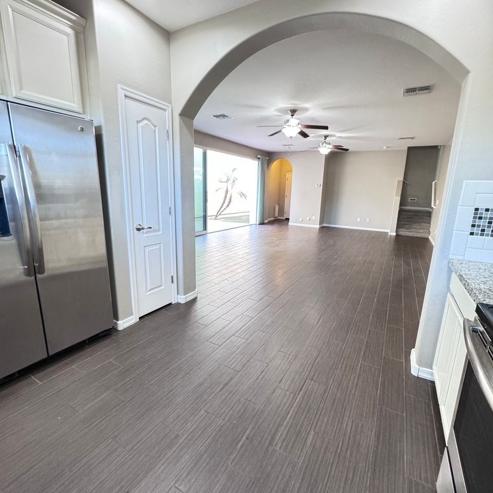 1077 S Reber Ave - Photo 3 of 44