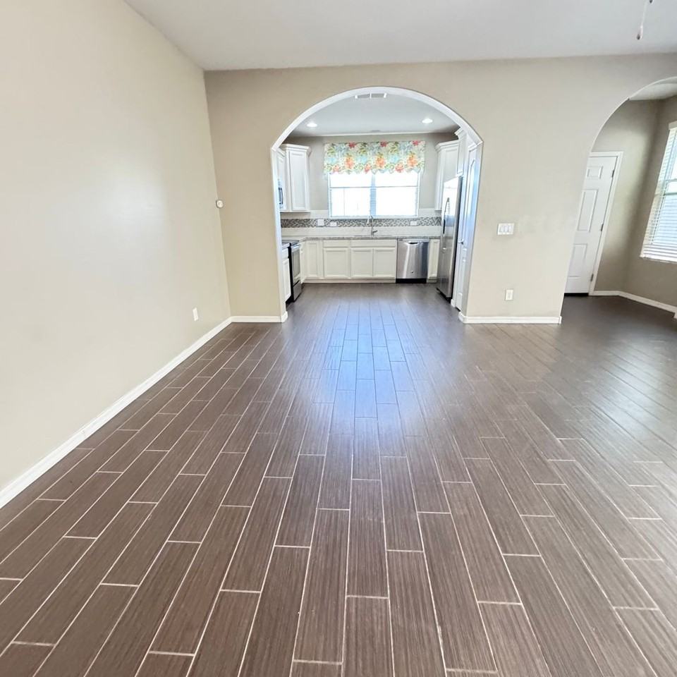 1077 S Reber Ave - Photo 7 of 44