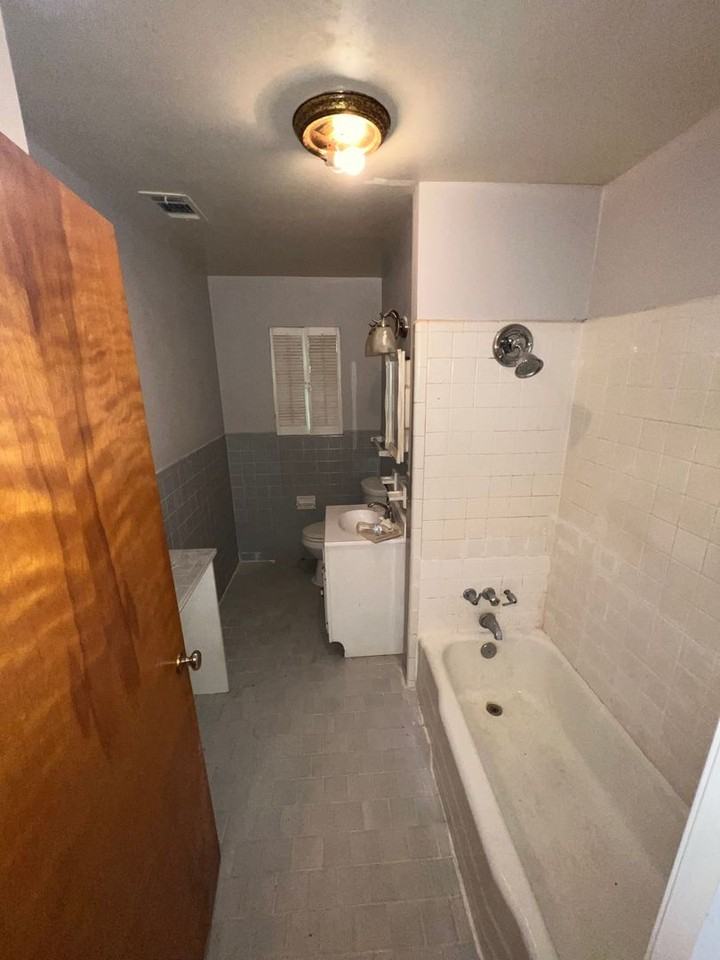 3036 Louise St - Photo 6 of 11