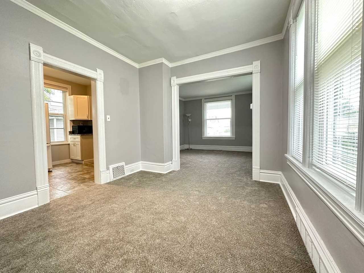 3905 W 6th St - Photo 3 of 15