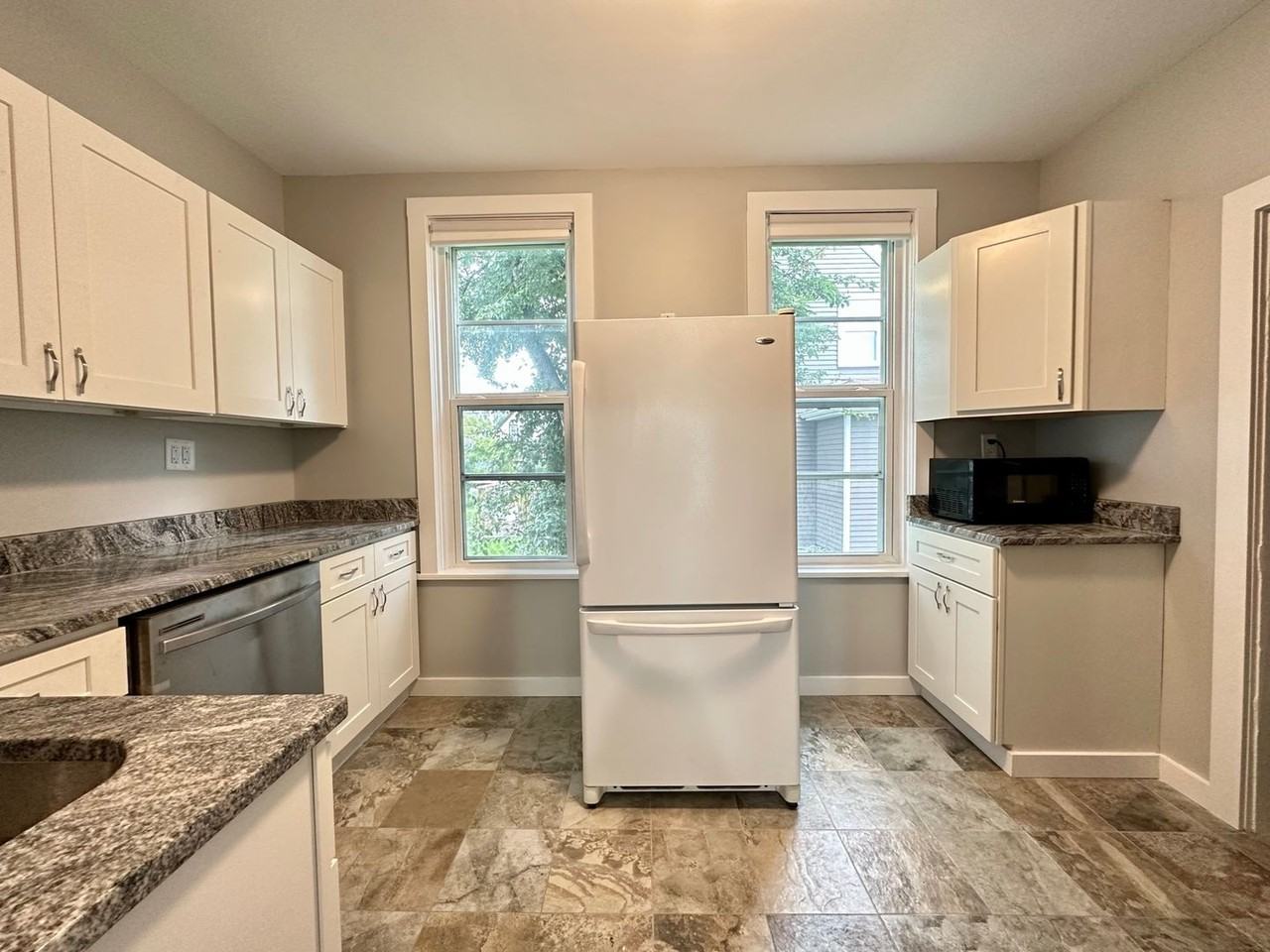 3905 W 6th St - Photo 5 of 15