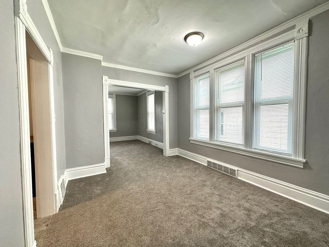 3905 W 6th St - Photo 6 of 15