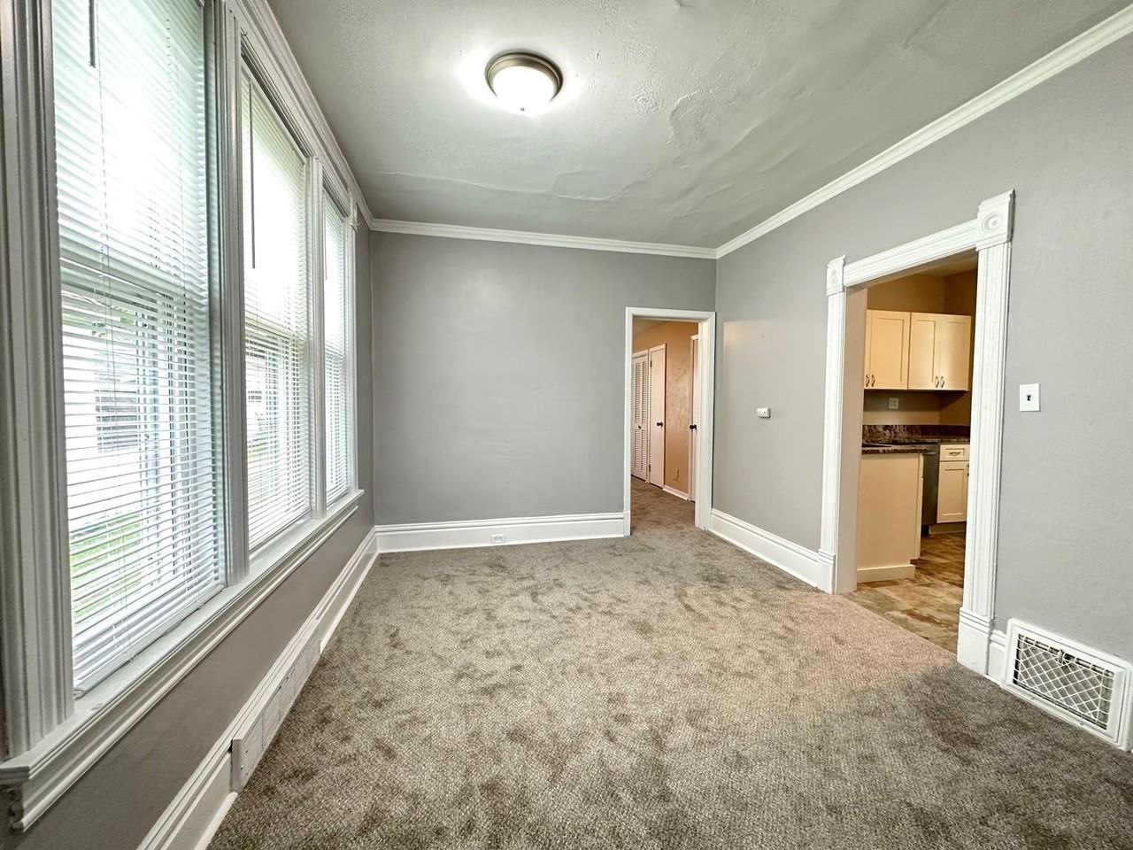 3905 W 6th St - Photo 7 of 15