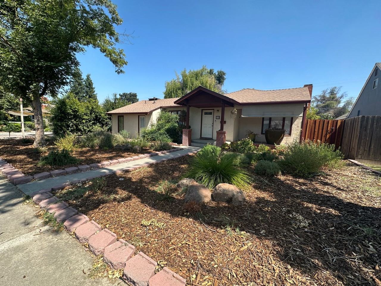 406 N Santa Cruz Ave - Photo 3 of 28