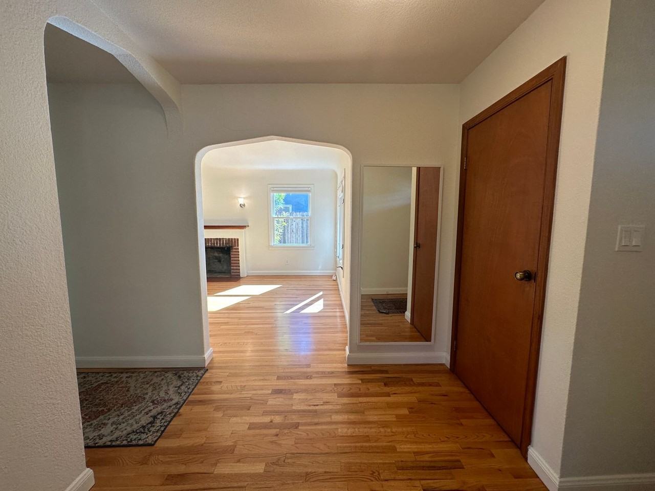 406 N Santa Cruz Ave - Photo 4 of 28