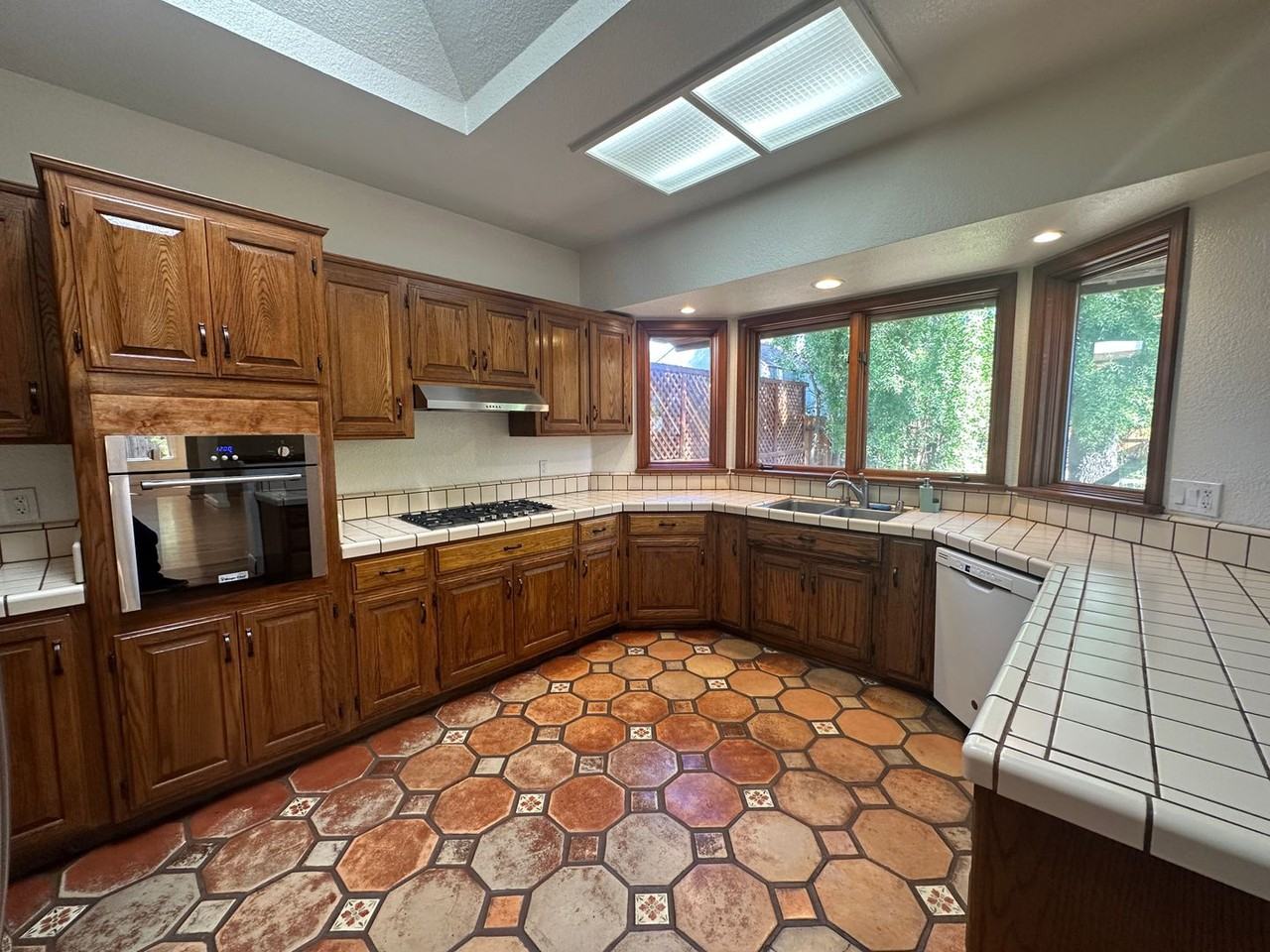 406 N Santa Cruz Ave - Photo 7 of 28