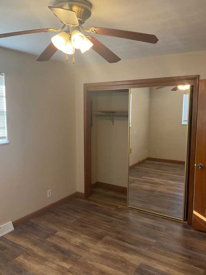 111 Winthrop Dr - Photo 3 of 7