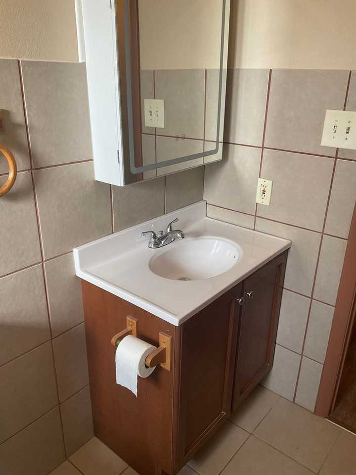 111 Winthrop Dr - Photo 4 of 7