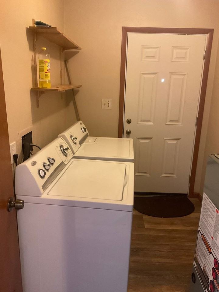 111 Winthrop Dr - Photo 5 of 7