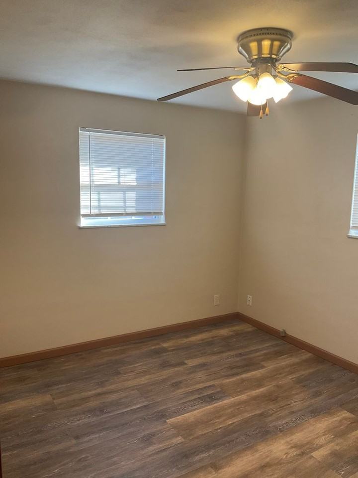 111 Winthrop Dr - Photo 6 of 7