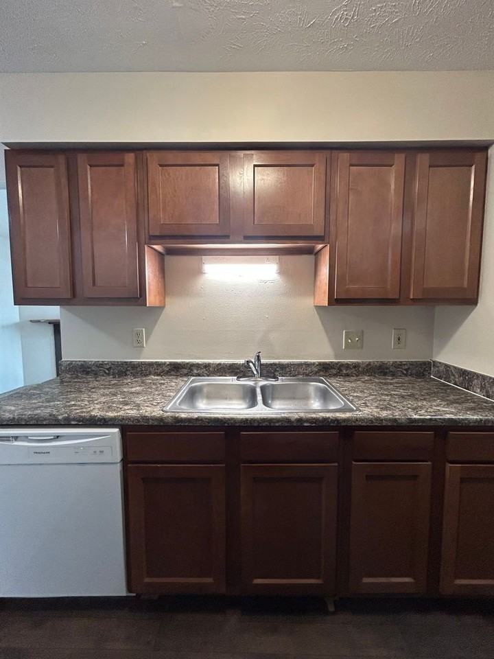 Wheaten Place (10919 Cottonwood Lane) - Photo 7 of 42