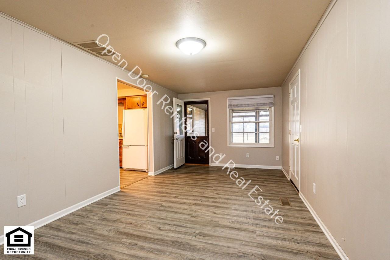 6305 Salge Dr - Photo 3 of 29