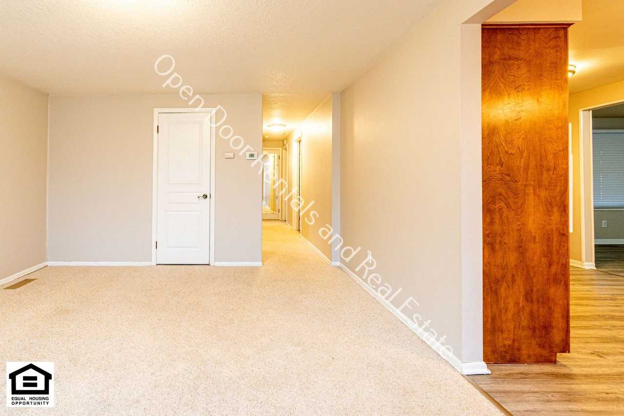 6305 Salge Dr - Photo 5 of 29