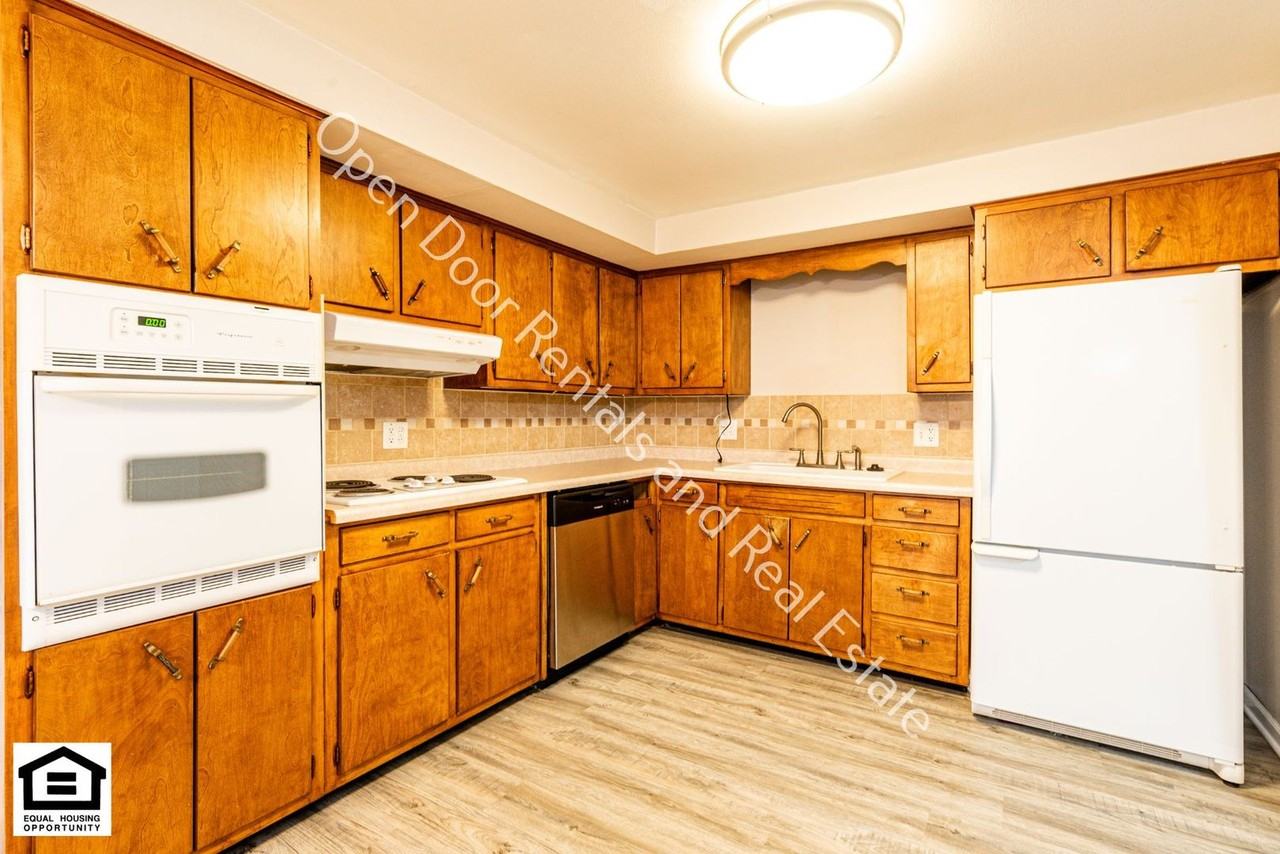 6305 Salge Dr - Photo 6 of 29