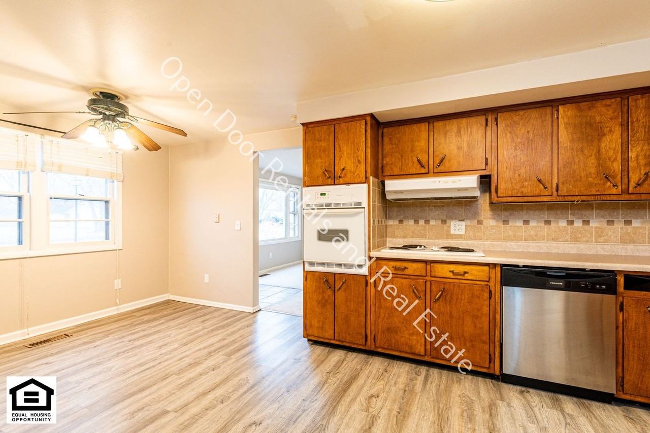 6305 Salge Dr - Photo 7 of 29