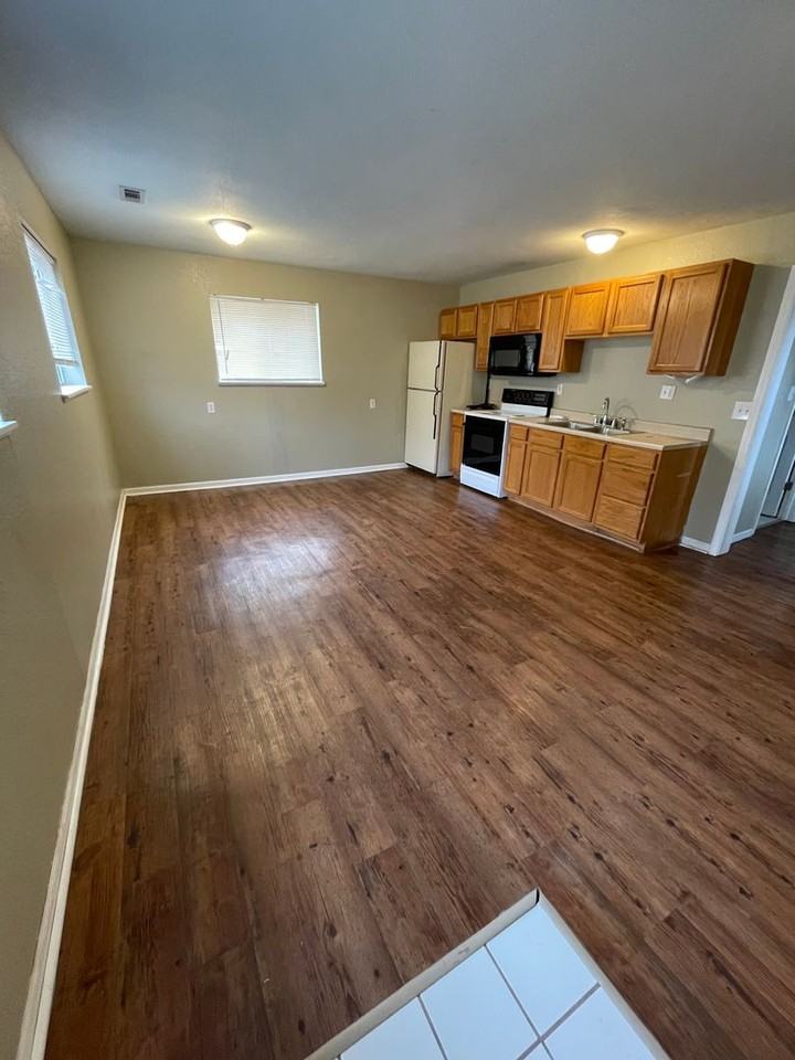 640 W Country Squire Ct - Photo 2 of 10